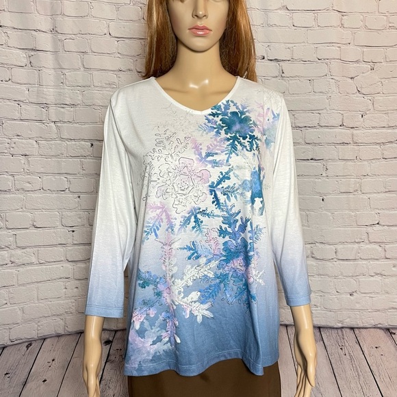 Chico's Tops - Chico's Weekends Frozen Winter Soft V-Neck Top Size 2 US L